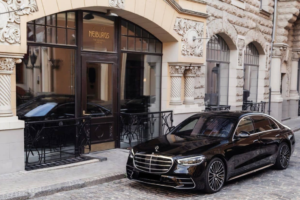 When to Choose Private Transfers Over Trains for Your Manchester to Wolverhampton Journey