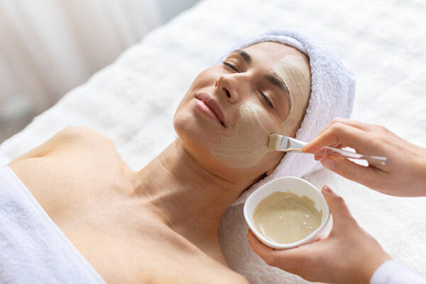 How does Inno Peel improve dull skin tone