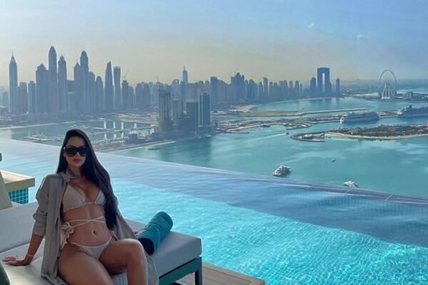 Call girls in Dubai Deira and Palm Jumeirah stylish companionship serviceLuxury companionship services in Dubai – Available in Deira, Bur Dubai, Silicon Oasis, Business Bay & more