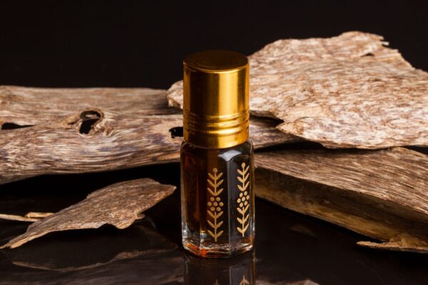 شراء ماء العود العطري