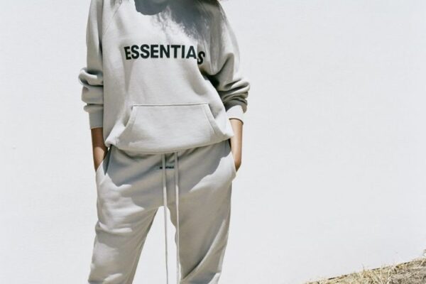 Essentials Hoodie: The Perfect Blend of Comfort, Style, and Modern Streetwear