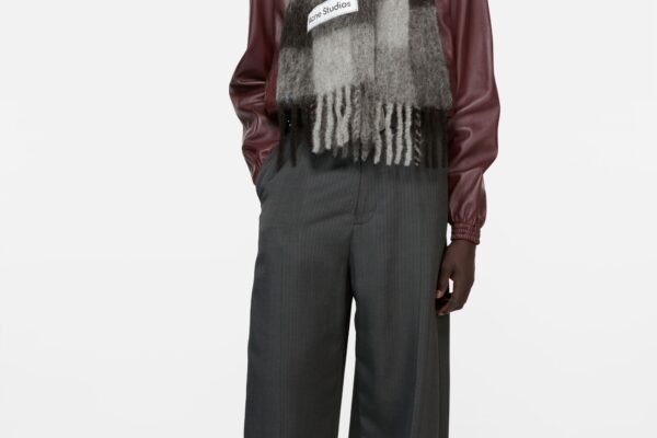 Acne Studios Scarfのサイズ選びで知っておきたいこと
