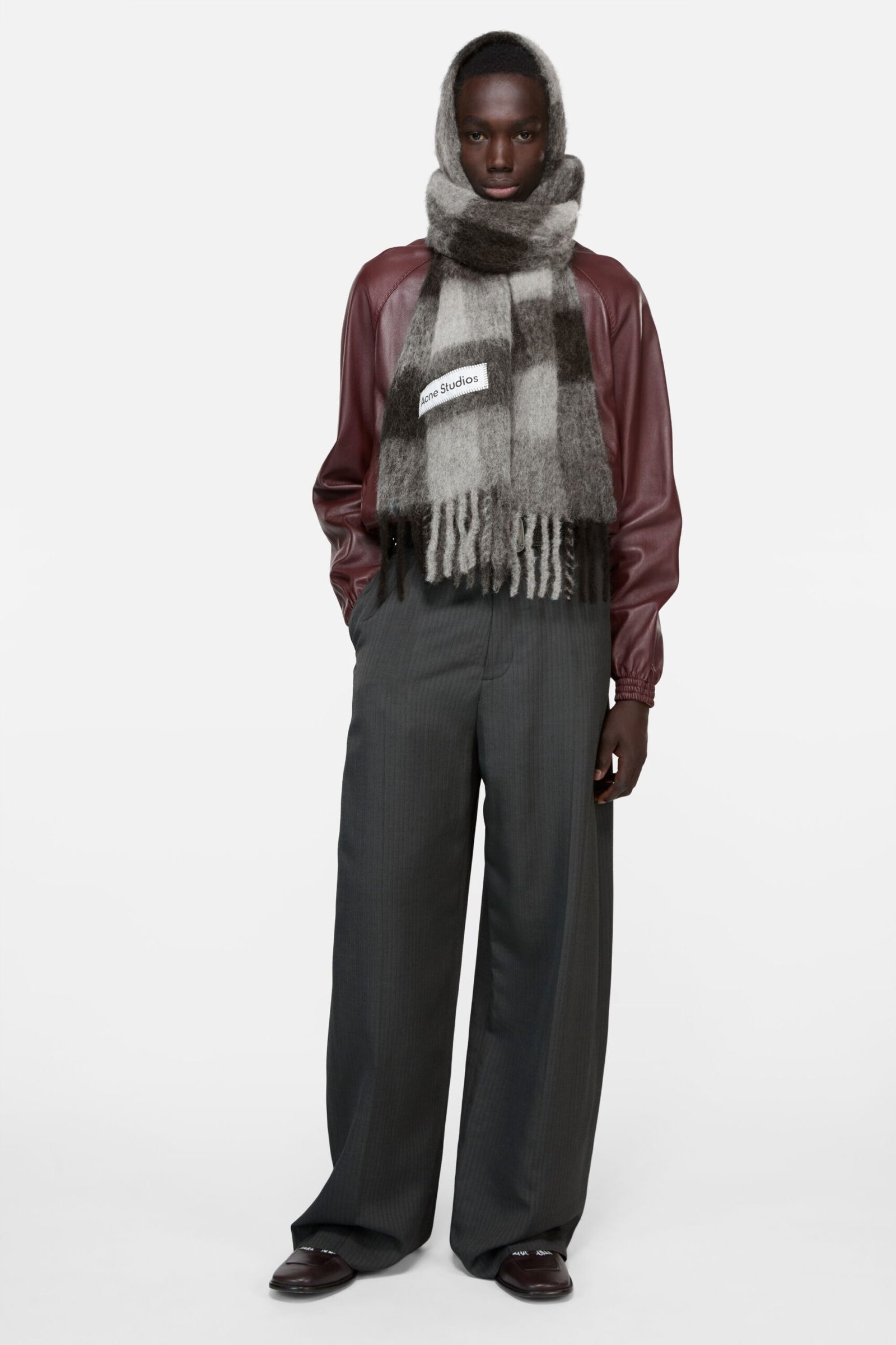 Acne Studios Scarfのサイズ選びで知っておきたいこと